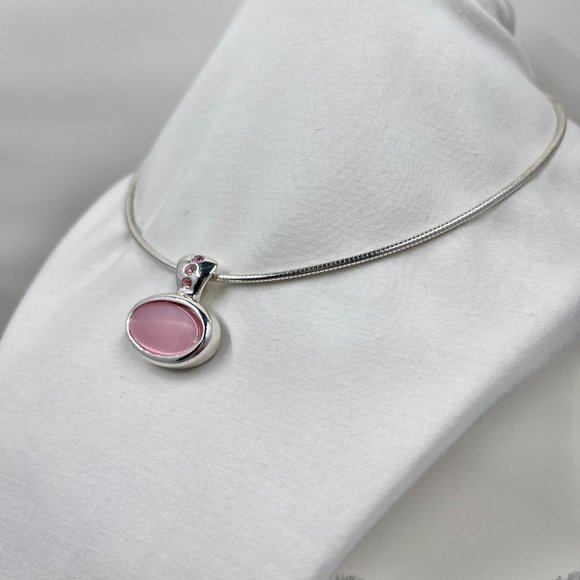 Pink Synthetic Cats Eye Jeweled Pendant 5” Diameter Silver Tone Necklace - Picture 2 of 7